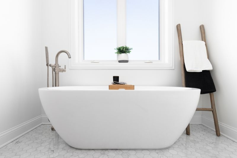 Freestanding Elegant Tub